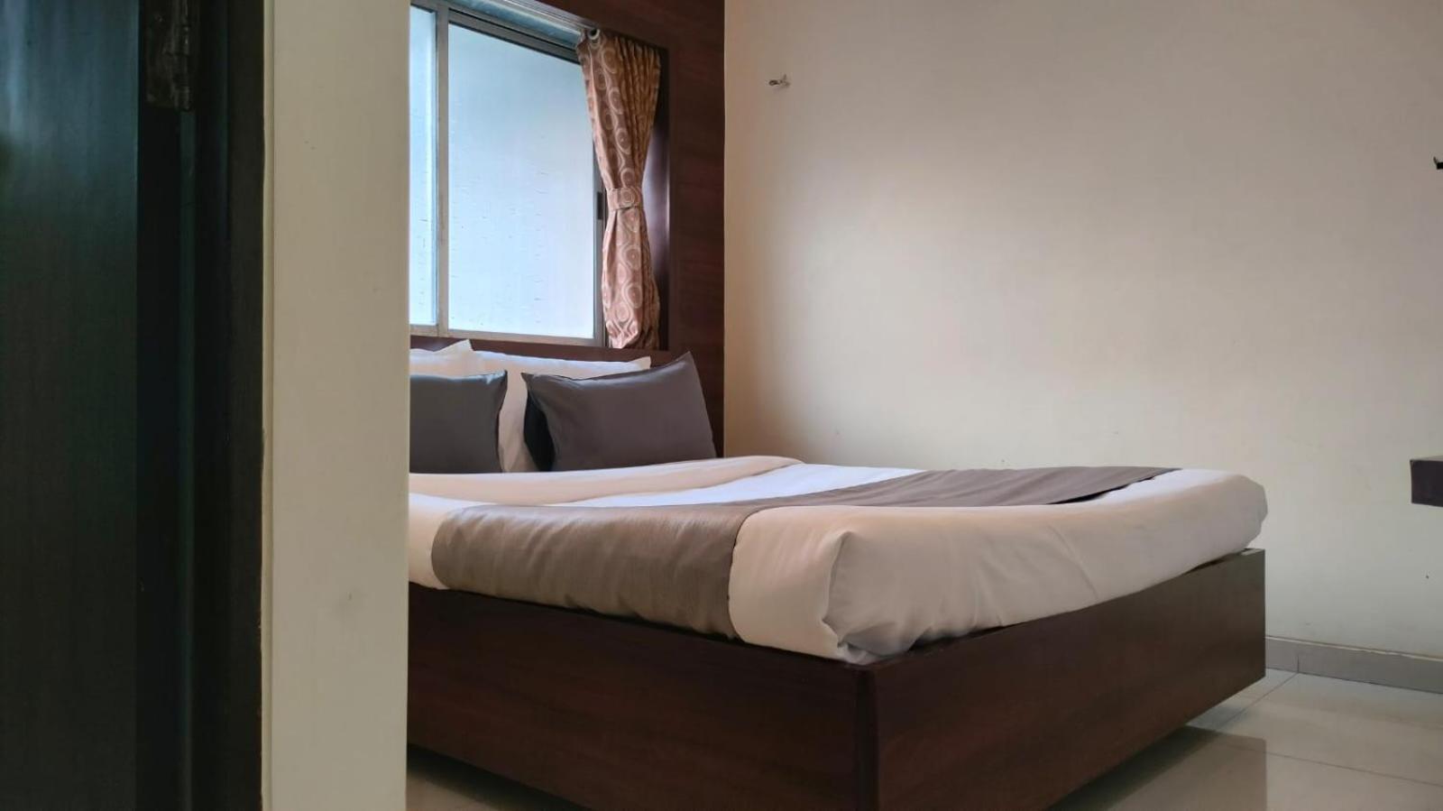 Hotel Sai Nidhi Executive-Mindspace Airoli Navi Mumbai Exteriör bild