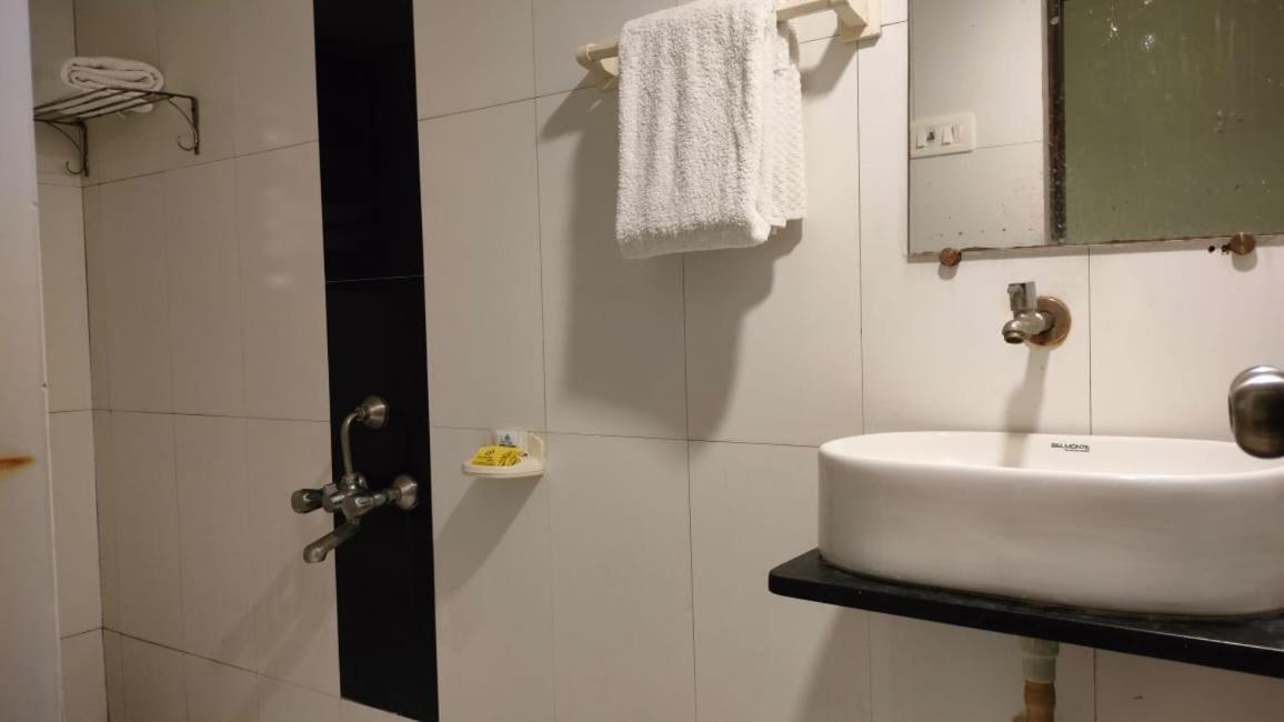Hotel Sai Nidhi Executive-Mindspace Airoli Navi Mumbai Exteriör bild