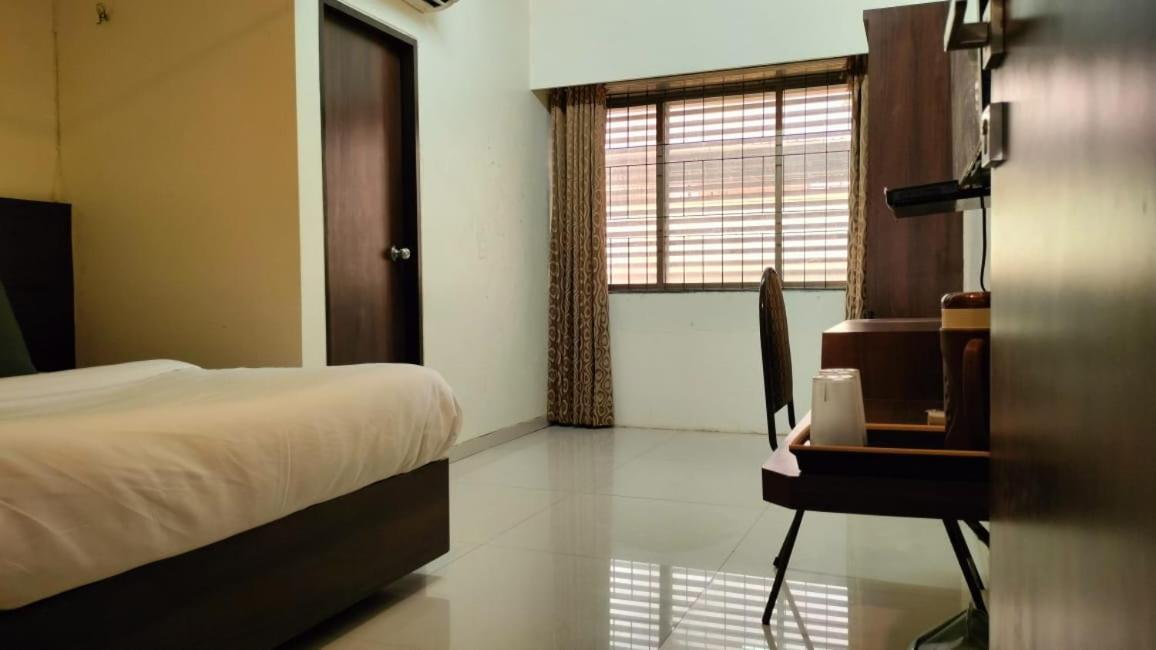 Hotel Sai Nidhi Executive-Mindspace Airoli Navi Mumbai Exteriör bild