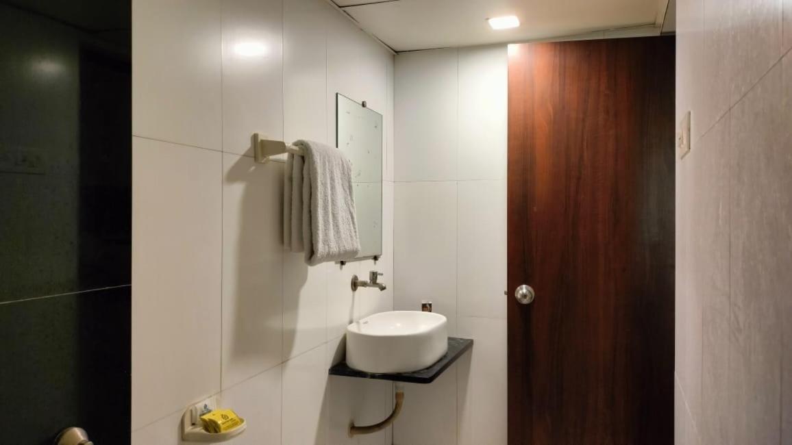 Hotel Sai Nidhi Executive-Mindspace Airoli Navi Mumbai Exteriör bild
